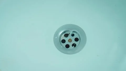 Water draining through dirty bathtub drain with trapped hair and debris. Clogged Video stock 345125871