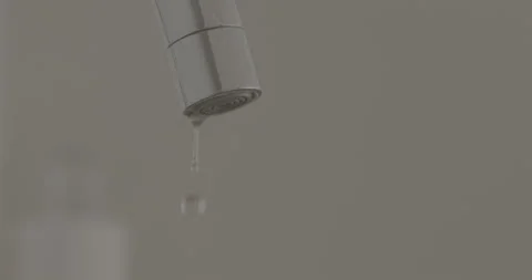 Water drip in slow motion 4k Video stock 241732907