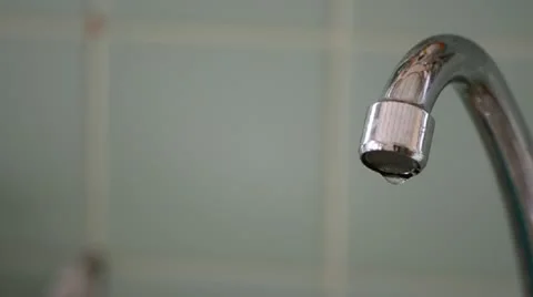 Water dripping 库存影片 21279478