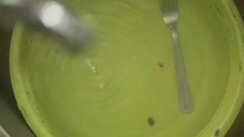 Water dripping into a green basin creating ripples Video stock 320965761