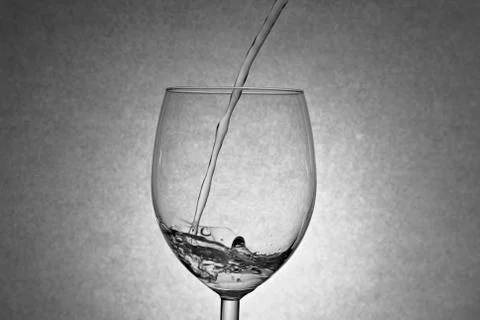 Water dripping into wine glass. 库存照片