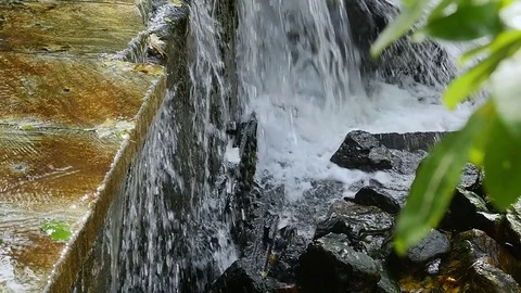 Water drips down Stock Footage