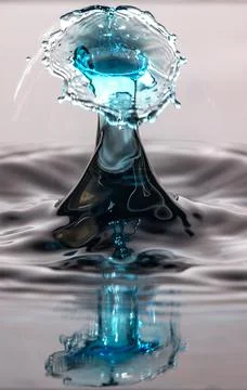 Water Drop Collision and Reflection Foto stock
