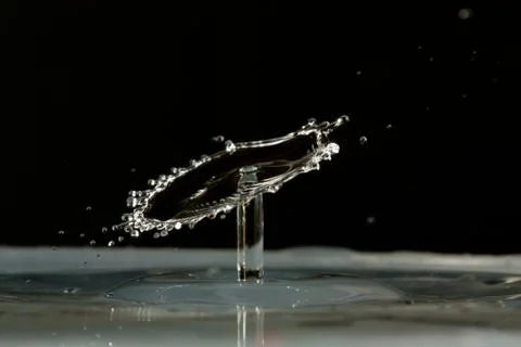 Water drop falling and colliding Stock-Fotos