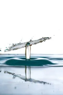 Water drop falling Stock-Fotos