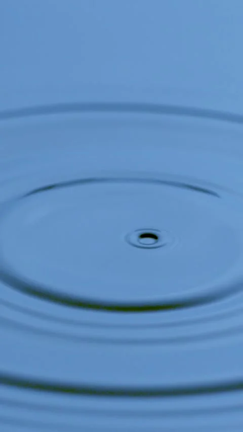Water Drop Slow Motion Vertical Video 動画素材 332737838