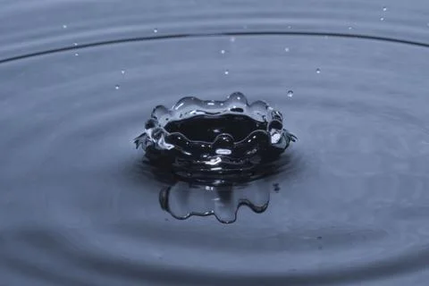 Water drop splash in crown shape 写真素材