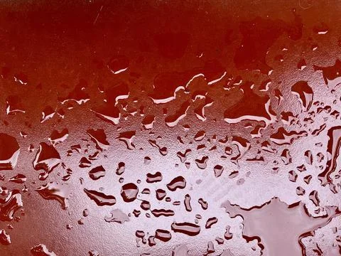 Water droplets scattered on a textured bright Stock-Fotos