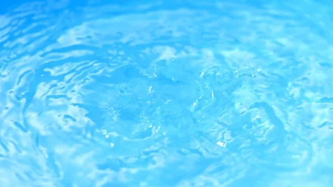 Water droplets (slow motion) Stockbeeldmateriaal 101358567