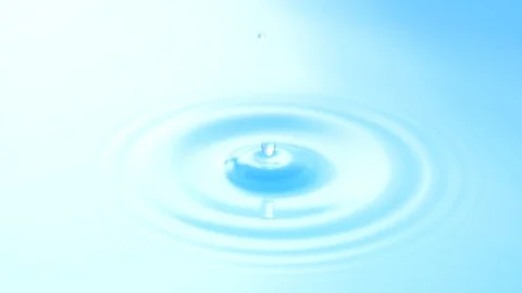Water droplets (slow motion) Stockbeeldmateriaal 101358833