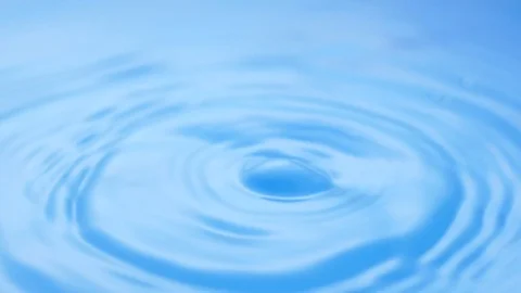 Water droplets (slow motion) Stockbeeldmateriaal 101361297