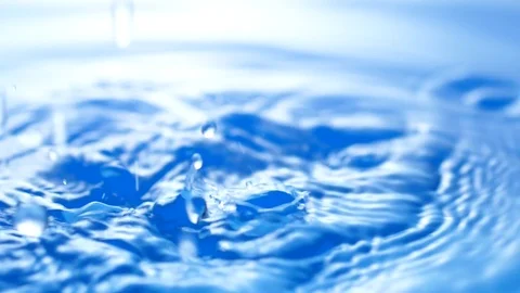 Water droplets (slow motion) Stockbeeldmateriaal 101361840