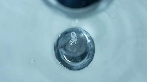 Water drops drip falling into the water of white, clean sink 動画素材 101236680