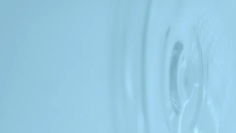 Water drops falling and creating water waves and bubbles. Water drops, detail Vídeo Stock 297744852