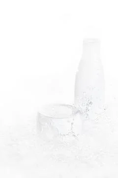 Water drops falling on bottle Stock Photos