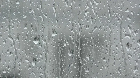 Water drops in a windows Vídeos de archivo 80207280