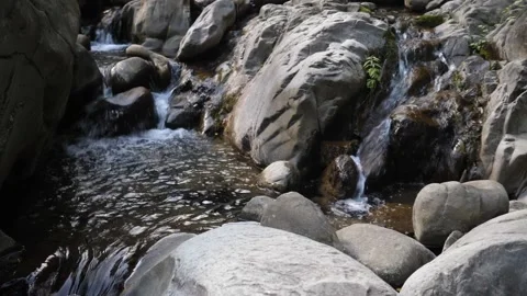 Water fall pan Stockbeeldmateriaal 211820679