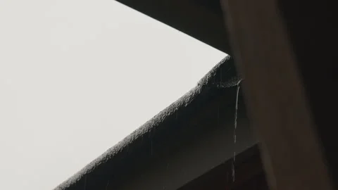 Water falling down a roof during a rainstrom Video stock 273681103