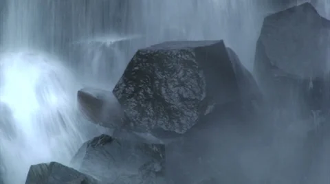 Water falling heavily on hexagonal volcanic rock 스톡 동영상 38020763