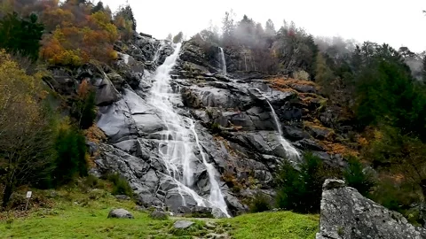Water Falling from Mountain | Beautiful Nature Waterfall View Vídeos de archivo 337786028