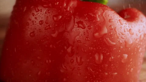 Water falling on red bell pepper in slow motion Stock Footage 152904194
