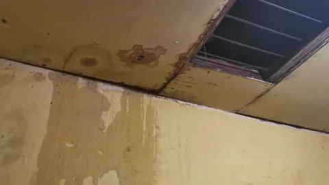 Water falls from the ceiling of the house because it leaks Stockbeeldmateriaal 218431432