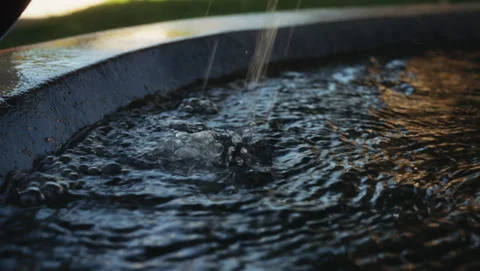 Water floating 库存影片 318179995