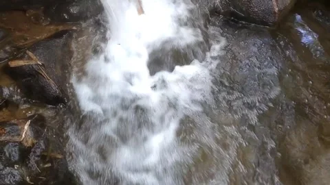 Water Flow Among Rocks 스톡 동영상 334663288