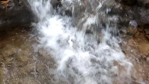 Water Flow Behind the Rocks 库存影片 333156998