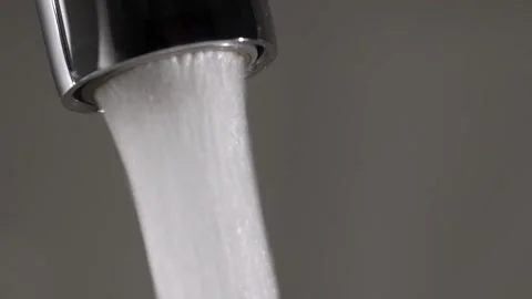 Water flow from the tap. Mixer in the kitchen. Pure clear drinking water. Vídeo Stock 162144582