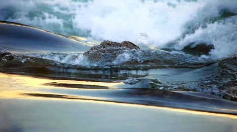 Water flow to waterfall 2  looping time laps color Stockbeeldmateriaal 735459