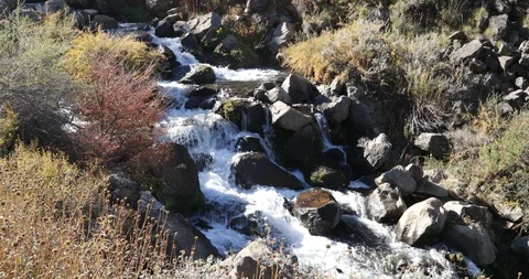 Water flowing between rocks on small river from La Fragua waterfall 스톡 동영상 91868726