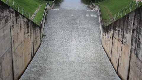Water flowing from a dam Video stock 101049973