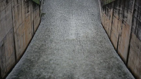 Water flowing from a dam Video stock 101050079