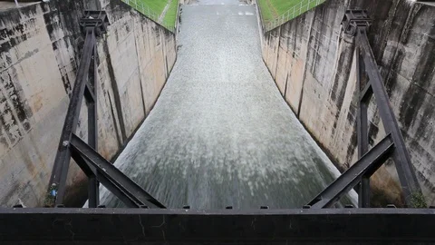 Water flowing from a dam Video stock 101050177