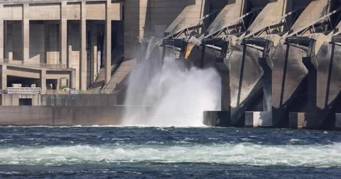 Water flowing from a dam 库存影片 249945944