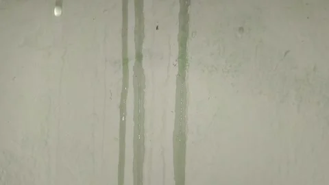 Water flowing down the walls because of a leaking roof 스톡 동영상 288650557