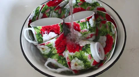 Water flowing. Vídeo Stock 48863306