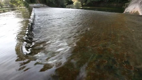 Water flowing Stockbeeldmateriaal 79675206