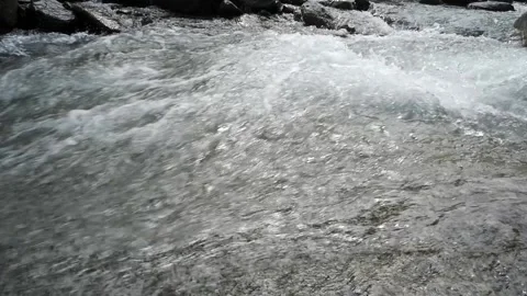 Water flowing in a mountain stream of the Gran Paradiso Park in Italy Video stock 225692957
