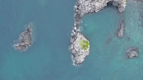 Water flowing into the ocean Video stock 310345280