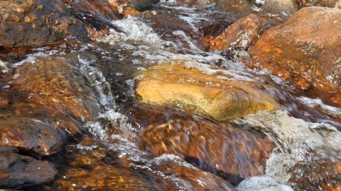 Water flowing over rocks Vídeo Stock 127445545