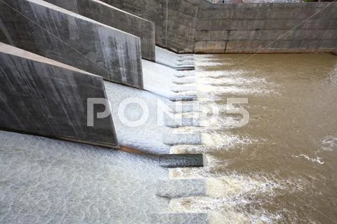 Water flowing Stock Photos