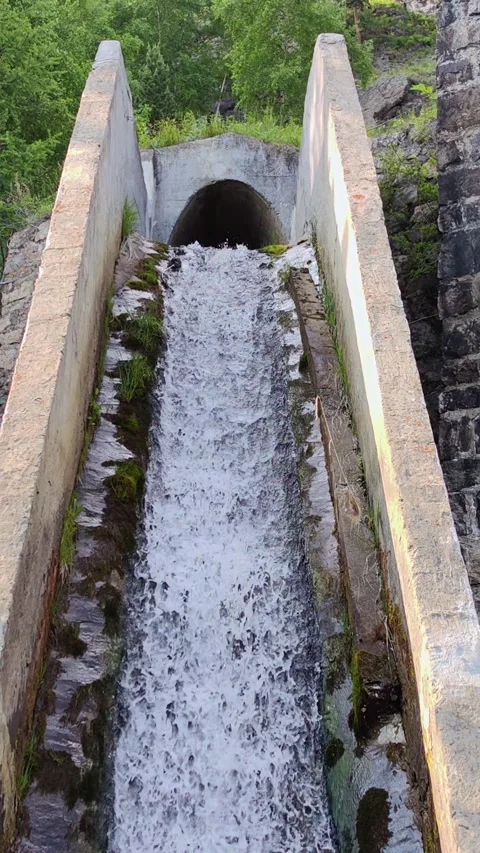 Water flowing rapidly down concrete spillway. Stock Footage 335206534