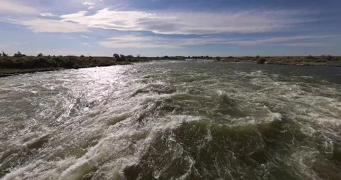Water flowing on a river 库存影片 247449868