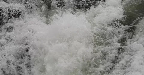 Water flowing in slow motion 库存影片 247228410
