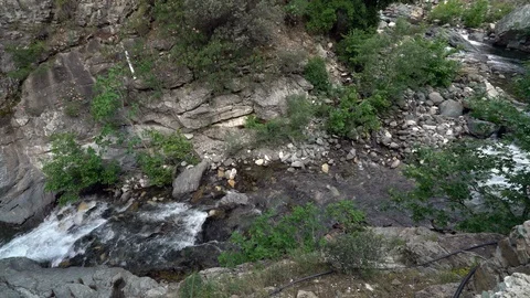 Water flowing through rocks Stock-Footage 106594395