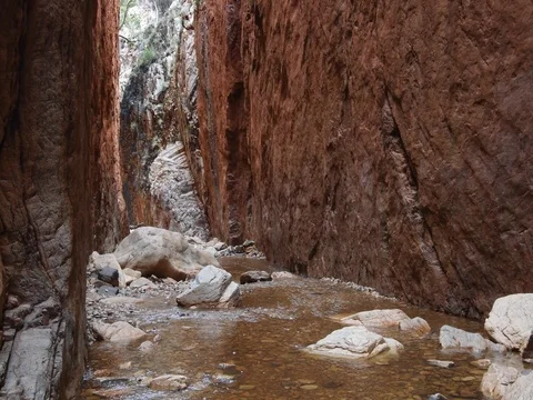 Water flowing through Standley Chasm on rare occasions. Stock Footage 73584459