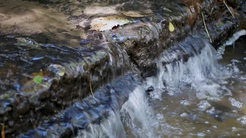 Water flowing through stream 库存影片 80099719