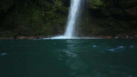 Water flows down the rocky cliff. Ideal for tranquil nature scenes 스톡 동영상 334628273